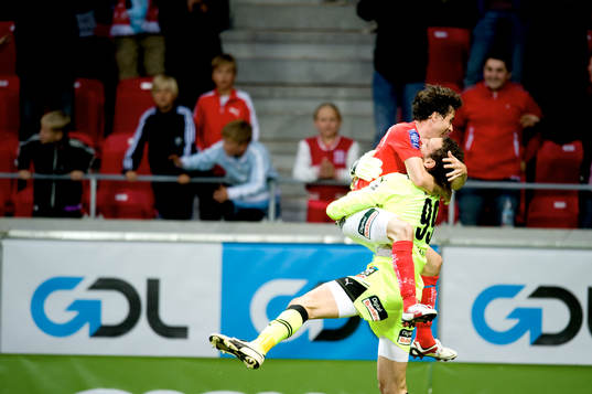 Daniel Mendes och Etrit Berisha, målvakt, Kalmar, jubel,