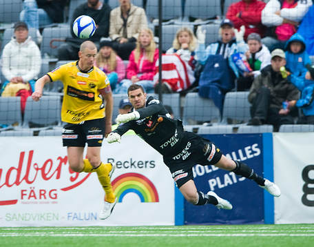 Andreas Augustsson och Ante Covic, målvakt, Elfsborg