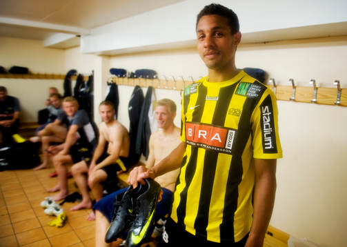 Mathias Ranégie, Häcken lånade skorna av Tom Söderberg