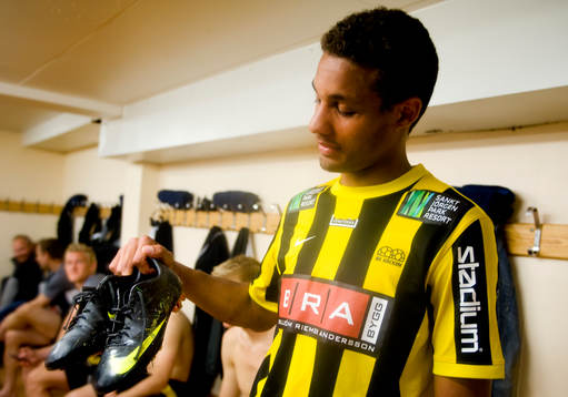 Mathias Ranégie, Häcken lånade skorna av Tom Söderberg