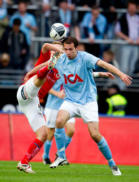 Miljan Mutavdzic, Malmö FF får nästan en sko i ansiktet