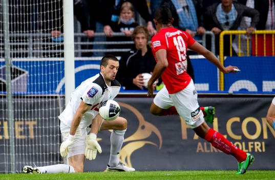 Dusan Melichárek, mälvakt, Malmö FF räddar ett skott