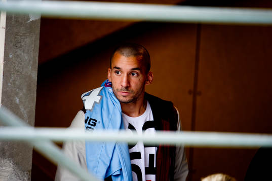Guillermo Molins, står i korridoren innan sitt avsked