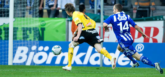 Lasse Nilsson, Elfsborg, jagas av Hjalmar Jonsson, Göteborg