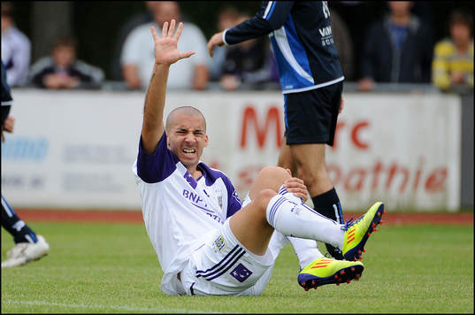 Guillermo Molins, Anderlecht, ropar på hjälp, skada,