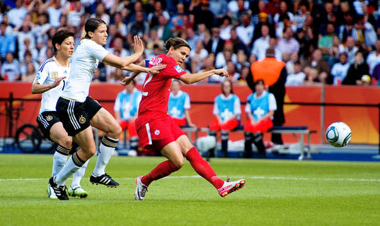 Christine Sinclair, Kanada