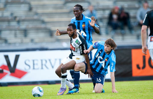 Rene Makondele, Häcken uppvaktas hårt