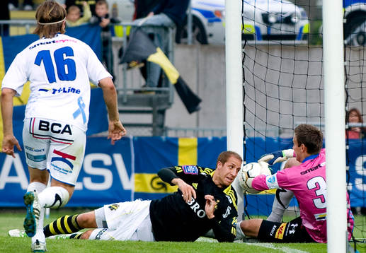 är det mål? Kenny Pavey, AIK, Viktor Noring, målvakt,