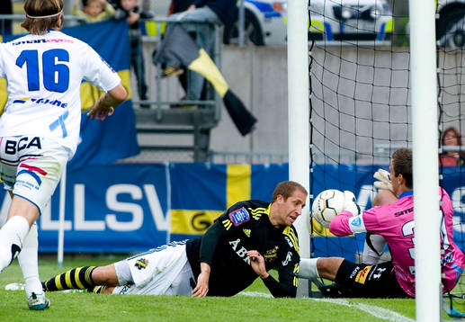 är det mål? Kenny Pavey, AIK, Viktor Noring, målvakt,