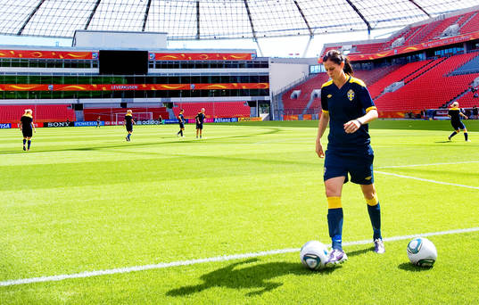 Lotta Schelin på Bay Arena