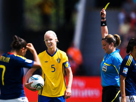 Caroline Seger, Sverige, gult kort, varning