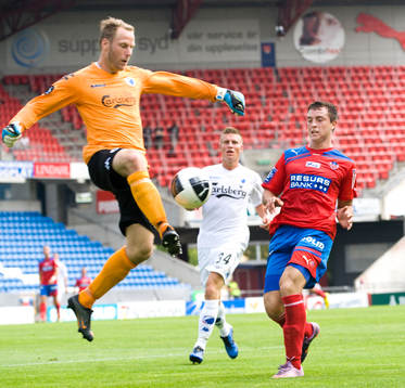 Kim Christensen, målvakt, Köpenhamn och Alejandro Toledo,