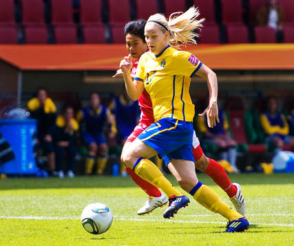 Lisa Dahlkvist, Sverige