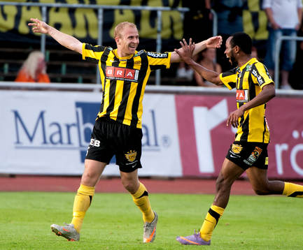Kari Arkivuo, Häcken, gör 3-0, jubel Rene Makondele