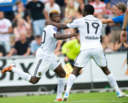 1-1, Mohamed Bangura, som grattas av Ibrahim Bangura. Jubel