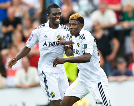 1-1, Mohamed Bangura, som grattas av Ibrahim Bangura. Jubel