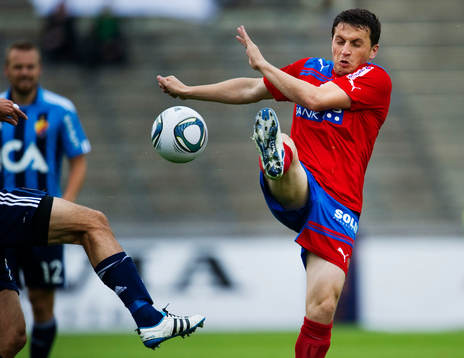 Ardian Gashi, Helsingborg, sträcker sig
