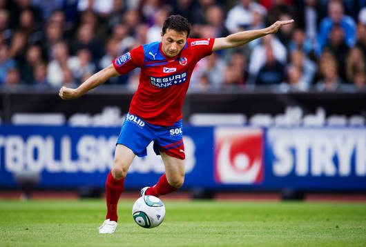 Ardian Gashi, skjuter mot mål