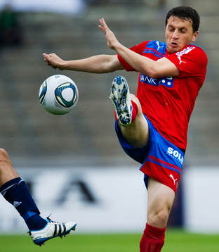 Ardian Gashi, sträcker sig