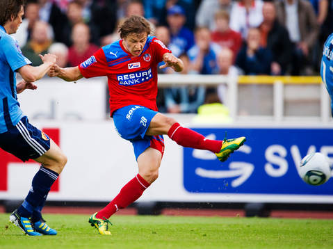 Simon Thern, Helsingborg, skjuter