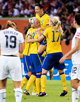 Nilla Fischer, Therese Sjögran, Sverige, jubel. 2-0