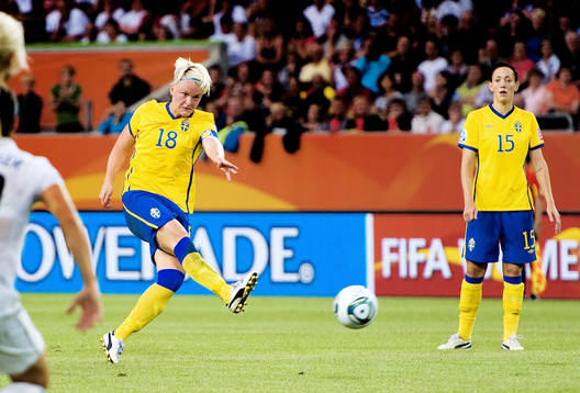 Nilla Fischer, Sverige, 2-0
