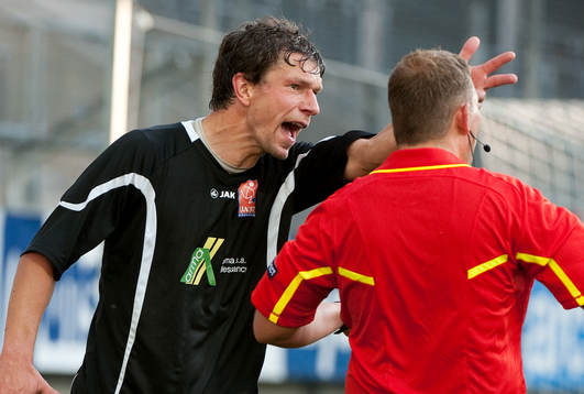 Lars Heller, Un Käerjeng, skäller på domare Thorodor