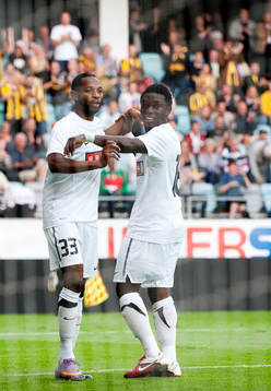 Rene Makondele, Häcken, gör 1-0, jubel Majeed Waris