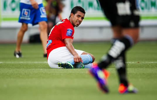 Wilton Figueiredo, Malmö FF, ligger kvar på marken