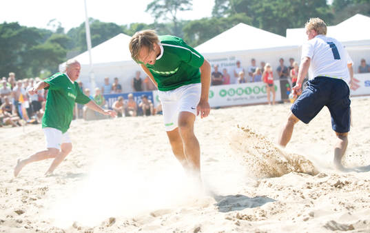 Fotboll, beachfotboll, kändislaget Unibet - Malmö