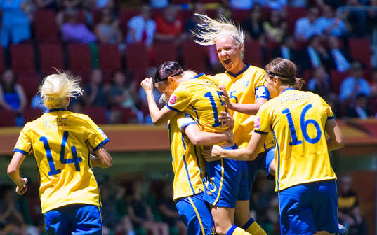 Therese Sjögran, Caroline Seger, Sverige, jubel 1-0
