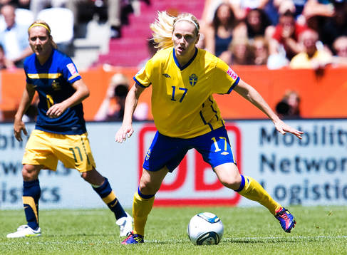 Lisa Dahlkvist, Sverige