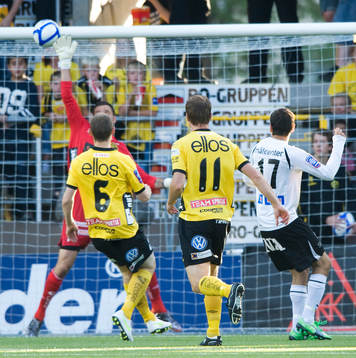 Alejandro Bedoya, Örebro, skjuter