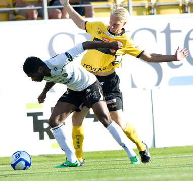 Samuel Wowoah, Örebro, och Johan Larsson, Elfsborg