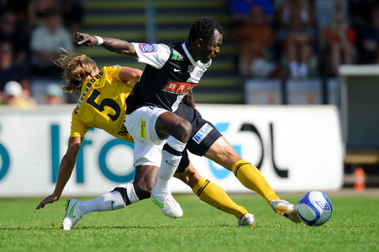 John Chibuike, Häcken, tar bollen från William