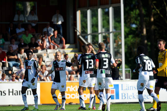 Peter Nyström gör 1-2 till Häcken, jubel