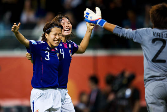 Azusa Iwashimizu, Saki Kumagai, Japan, jubel