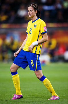Lotta Schelin, stretchar ljumsken
