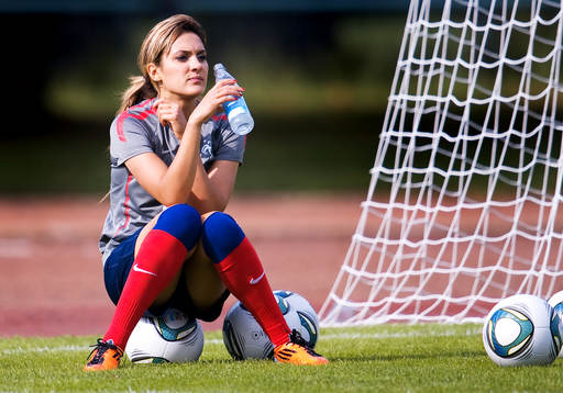 Louisa Necib, Frankrike
