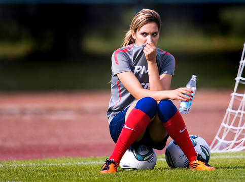 Louisa Necib, Frankrike