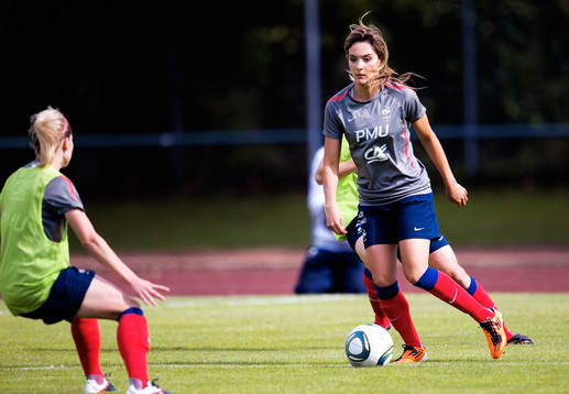 Louisa Necib, Frankrike