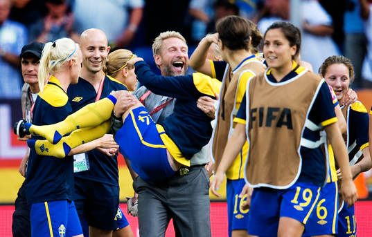 Thomas Dennerby, förbundskapten, Sverige, jubel, glädje.