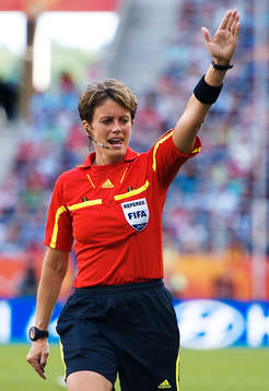 Kari Seitz, domare, USA