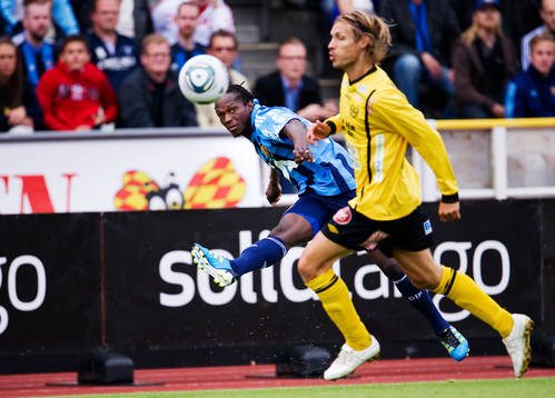 Kebba Ceesay, Djurgården, slår ett inlägg