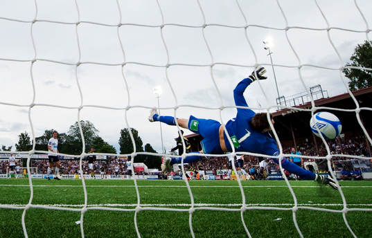 Mattias Hugosson, målvakt, Gefle, släpper in 0-2 från