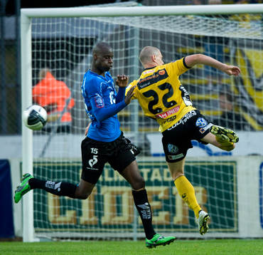 Joe Sise, Halmstad och Andreas Augustsson, Elfsborg
