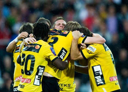 1-2 David Elm, som grattas av Anders Svensson,  jubel,