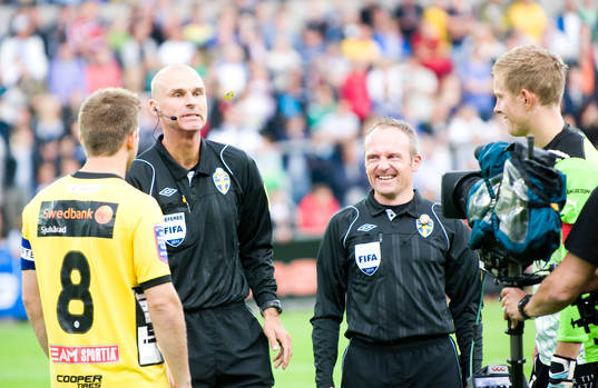 Michael Lerjeus, domare och Magnus Sjöblom, assisterande