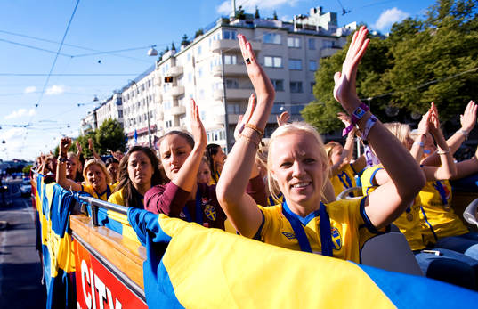 Caroline Seger, Sverige