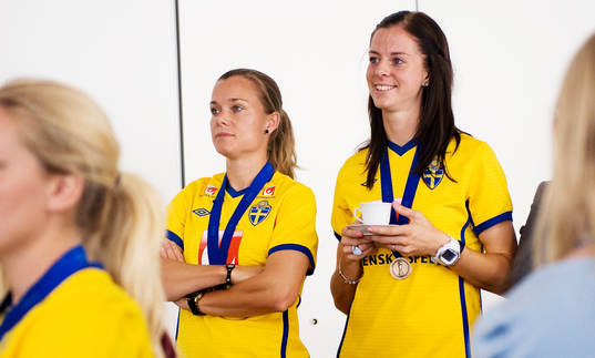 Sara Thunebro, Lotta Schelin